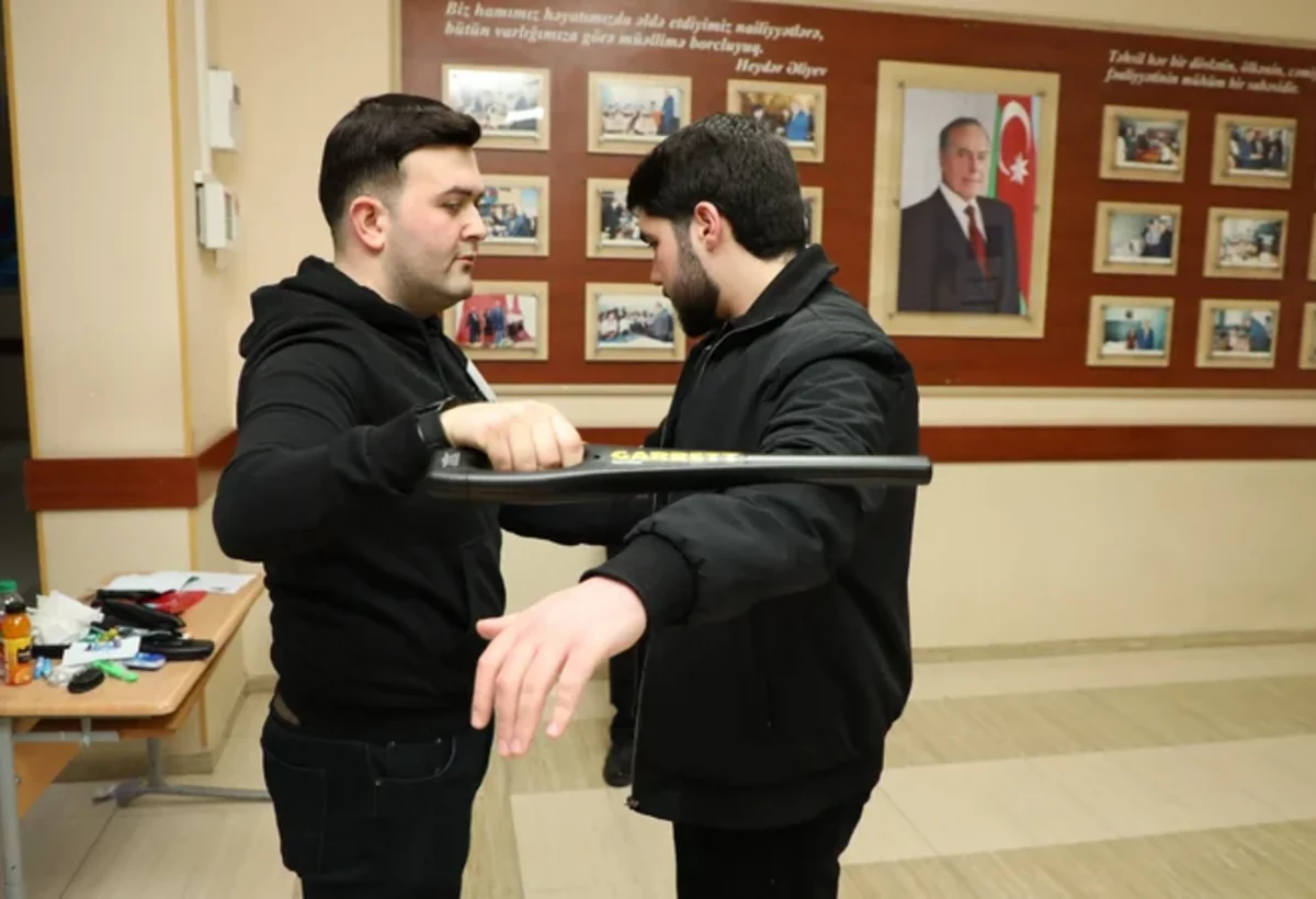 Buraxılış imtahanında dörd nəfərdə mobil telefon aşkarlandı