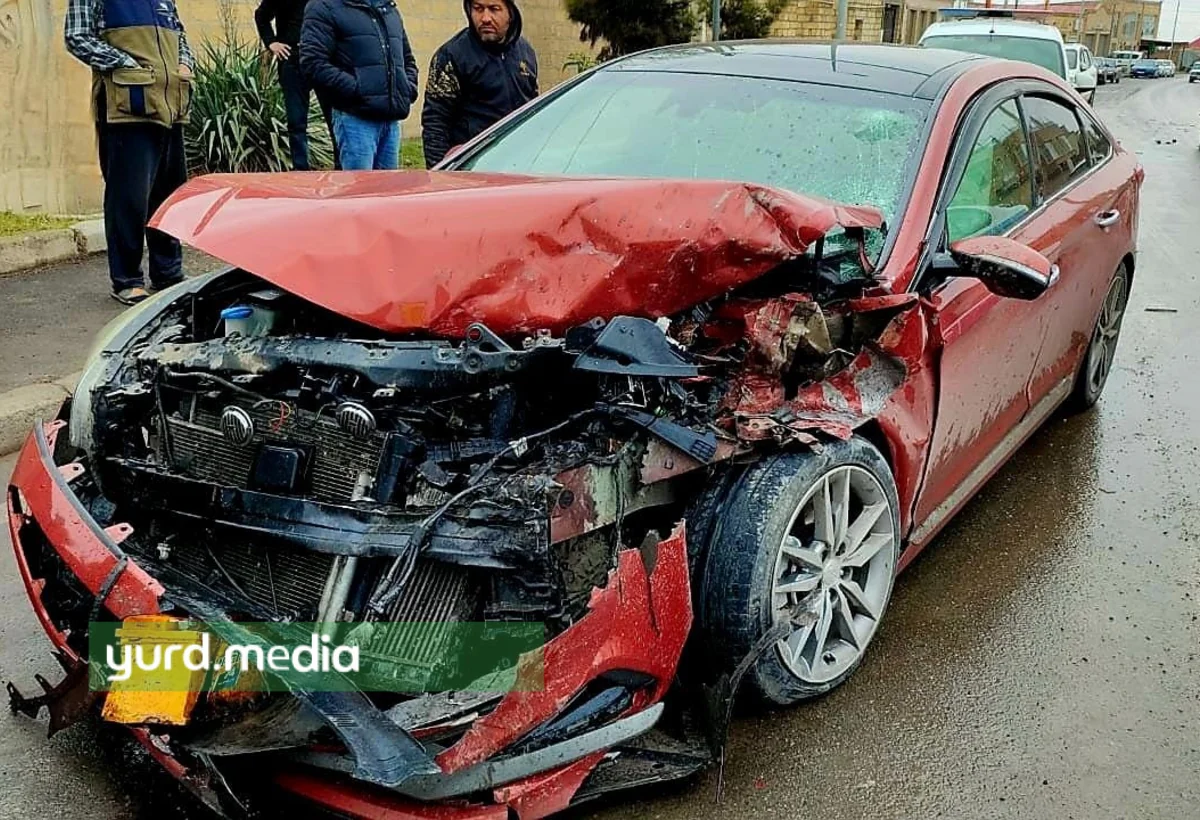 Gəncədə avtomobillər toqquşdu, 3 nəfər xəsarət aldı - FOTO