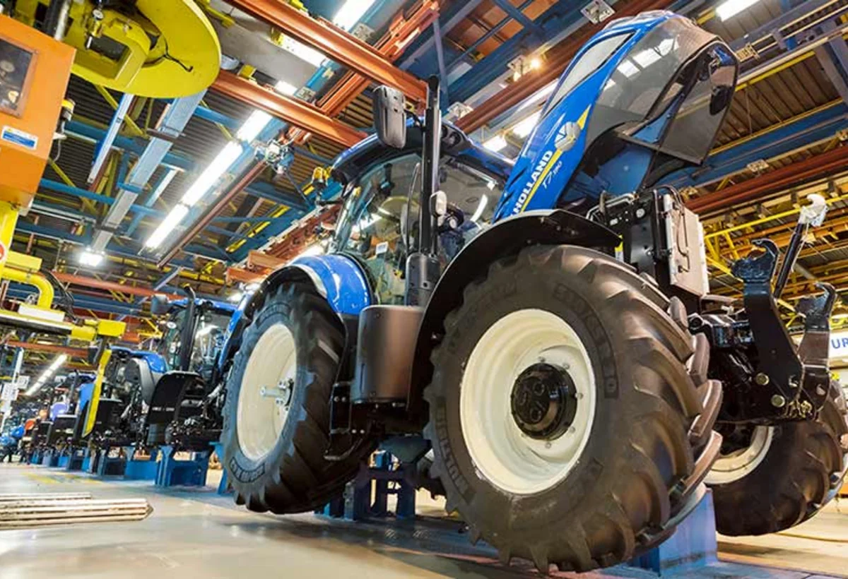 Azərbaycanın keçmiş naziri traktor istehsal edəcək