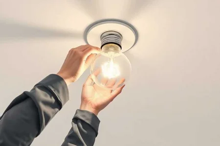 Lampa dəyişən 65 yaşlı kişi yıxılıb öldü