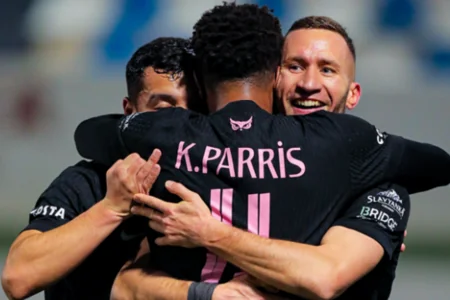 Sabah çempionluq marşını davam etdirir