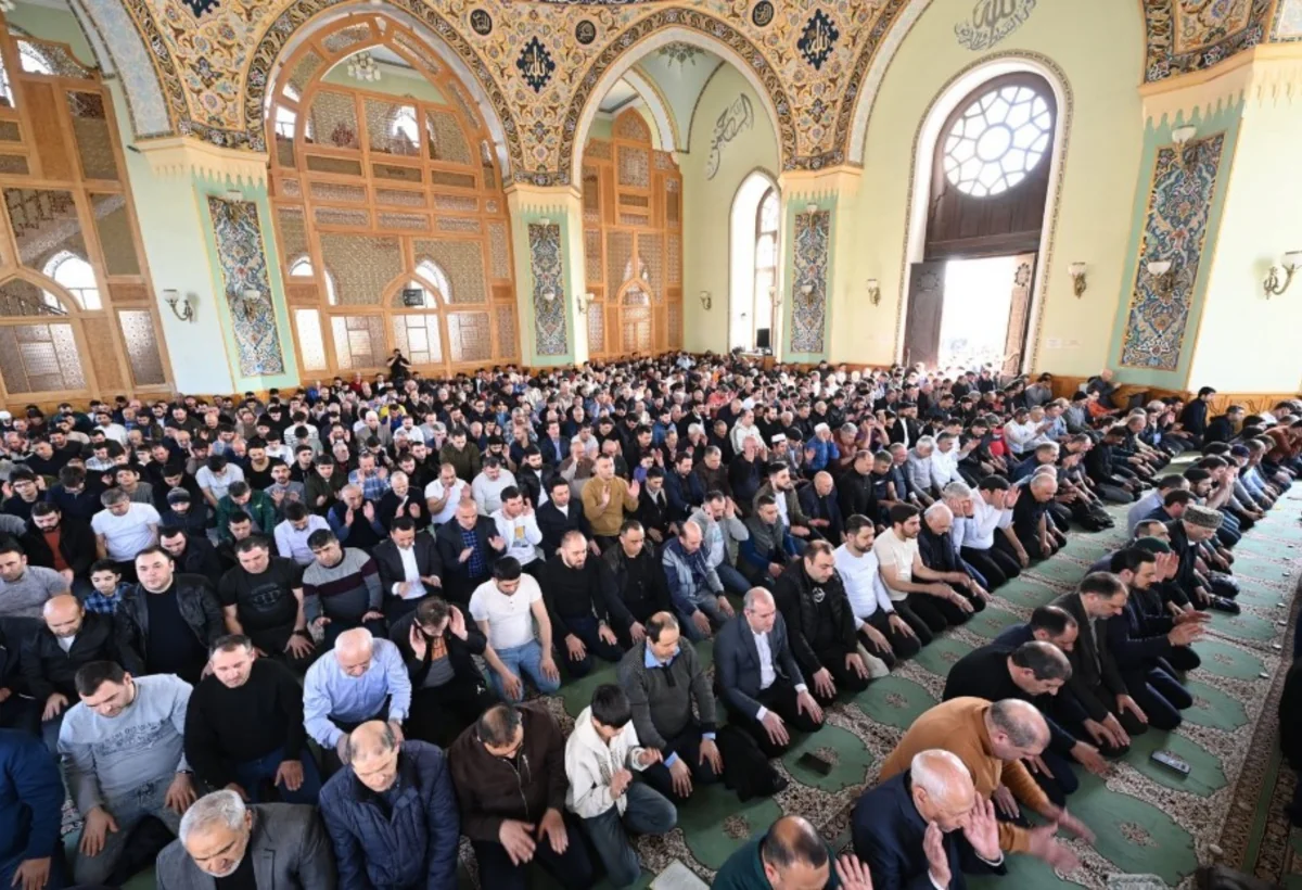 Azərbaycanda Ramazan ayının başa çatması ilə əlaqədar bayram namazı qılınıb