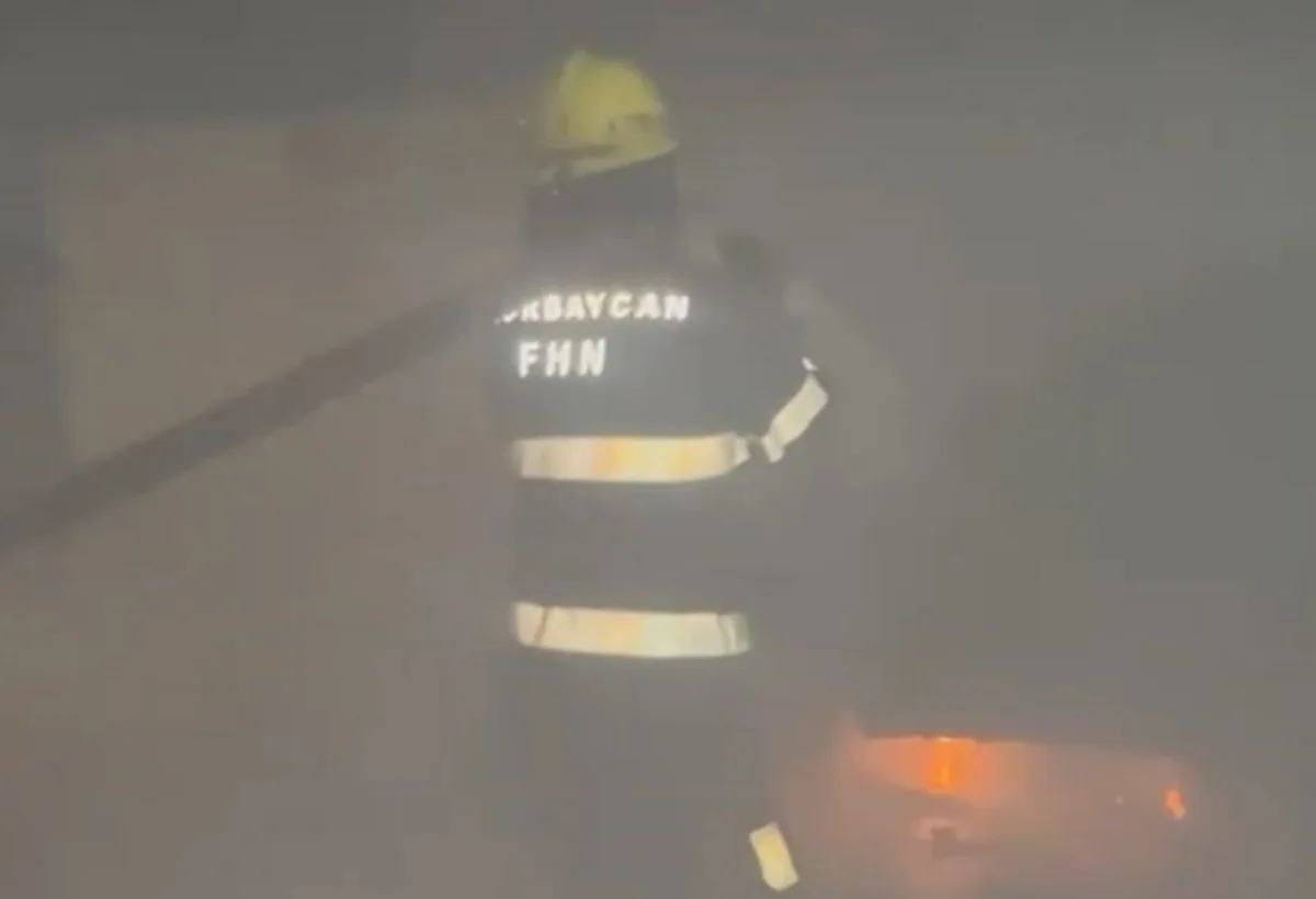 Kürdəmirdə Mercedes belə yandı - VİDEO