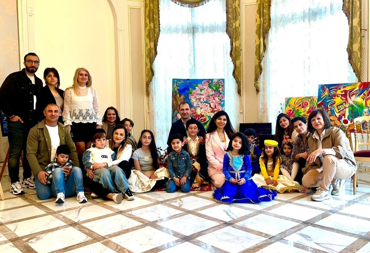 Parisdə yaşayan azərbaycanlı uşaqlar Novruz bayramını birlikdə qeyd ediblər