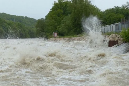 Çaylarında sululuğun artması sel təhlükəsi yaradır - VİDEO