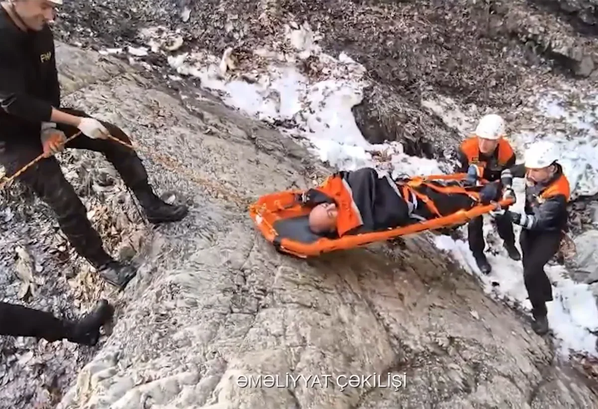 Qəbələdə dağdan yıxılan 50 yaşlı kişi belə xilas edildi - VİDEO