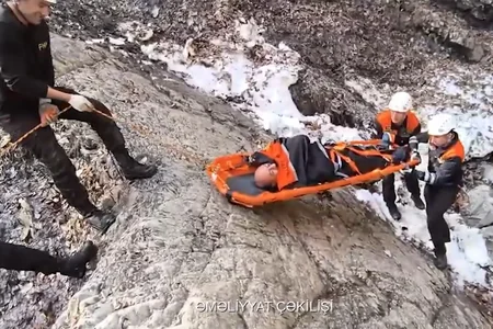 Qəbələdə dağdan yıxılan 50 yaşlı kişi belə xilas edildi - VİDEO