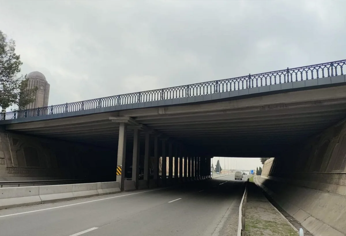 Gəncədə gənc qadın körpüdən yıxılıb