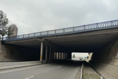 Gəncədə gənc qadın körpüdən yıxılıb