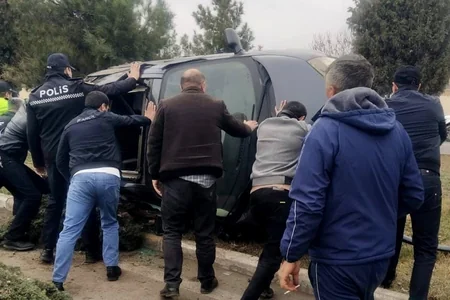 Gəncədə avtomobil aşıb, xəsarət alanlar var