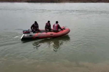 Kür çayında ailə köməksiz vəziyyətdə qalıb, FHN cəlb olunub - YENİLƏNİB