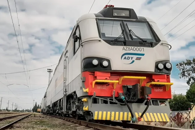 Sürət qatarlarında internet problemi: Günahkar sərnişlər imiş