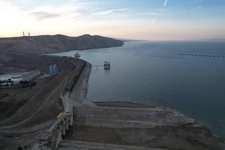 Mingəçevir su anbarında köməksiz qalan 5 nəfər tapılıb