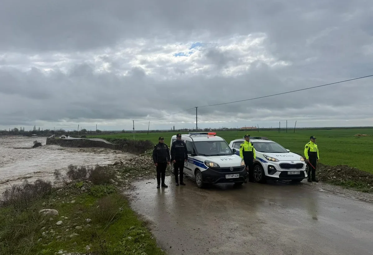 SÜRÜCÜLƏRİN DİQQƏTİNƏ: Yağış bu avtomobil yolunu yuyub