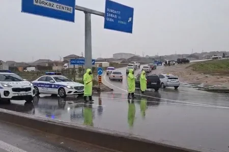 Yağışa görə polis naryadları küçələrdə - VİDEO