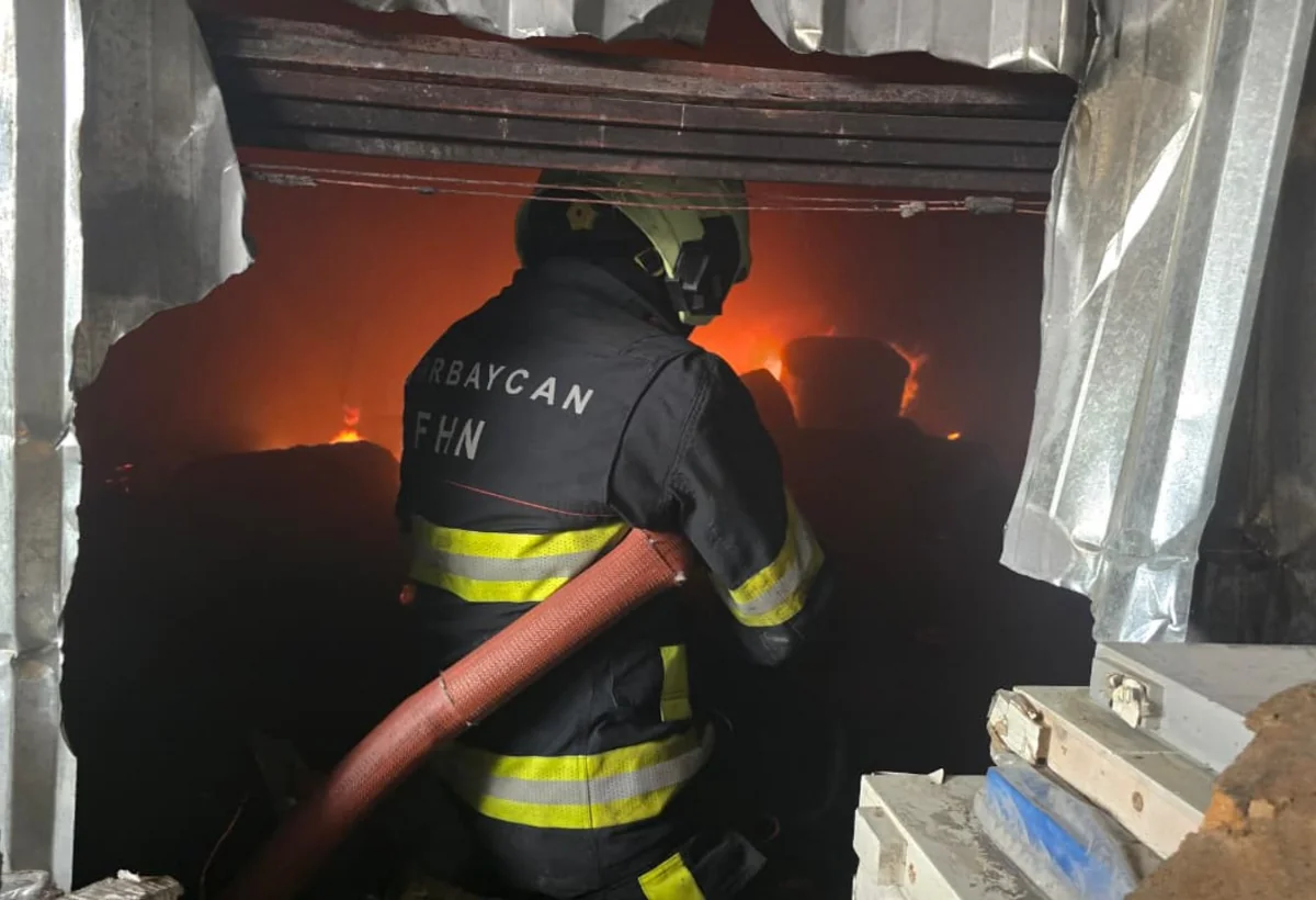 Binəqədidə anbar yandı - VİDEO