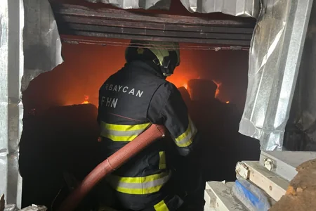 Binəqədidə anbar yandı - VİDEO