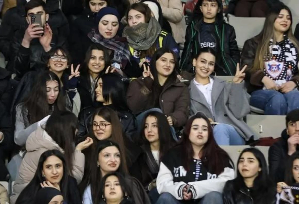 Qarabağ” xanım azarkeşlərə girişi pulsuz elədi