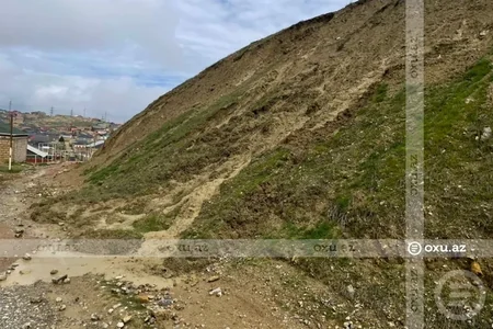 Qobu qəsəbəsində sürüşmə baş verib - FOTO