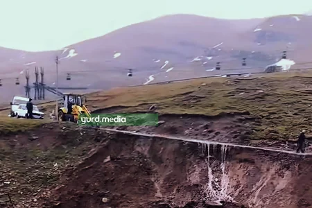 Daşkəsəndə sel qəsəbə yolunu uçurub - FOTO