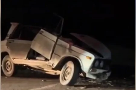 Qazaxda minik avtomobili KAMAZ-la toqquşub, ölən var - VİDEO