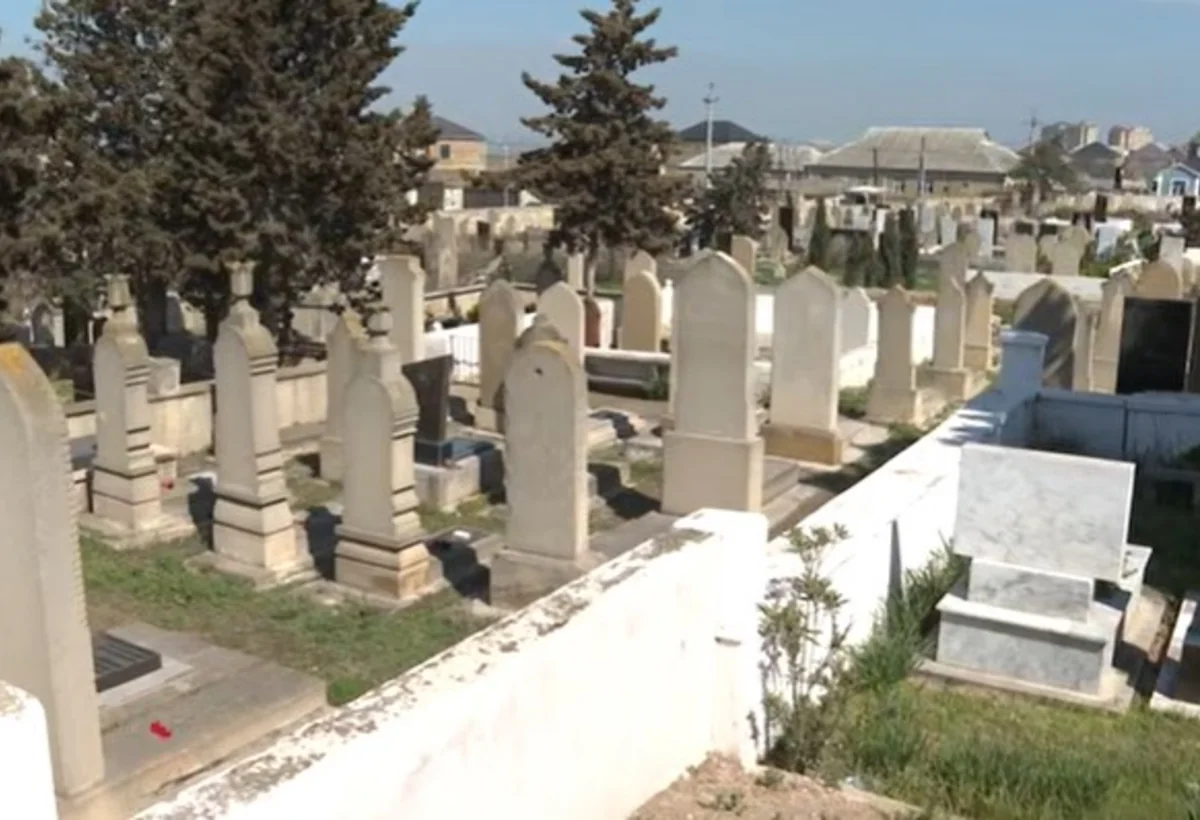Qəbristanlıqda yer tapmaq müşkülə çevrilib: alıb baha qiymətə satırlar - VİDEO