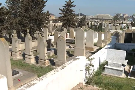 Qəbristanlıqda yer tapmaq müşkülə çevrilib: alıb baha qiymətə satırlar - VİDEO