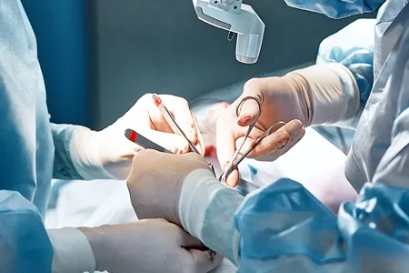 Azərbaycanda 3 plastik cərrah CƏZALANDIRILDI