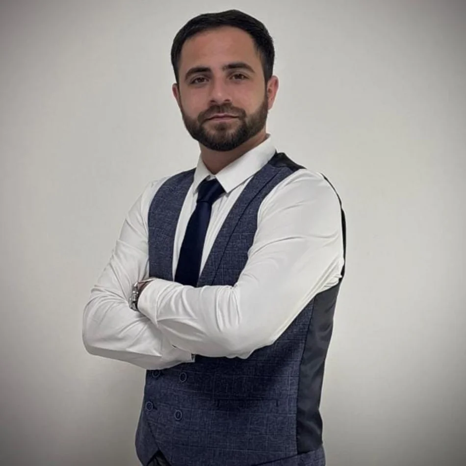 İnsan Resursları üzrə menecer Röyal Əhmədov