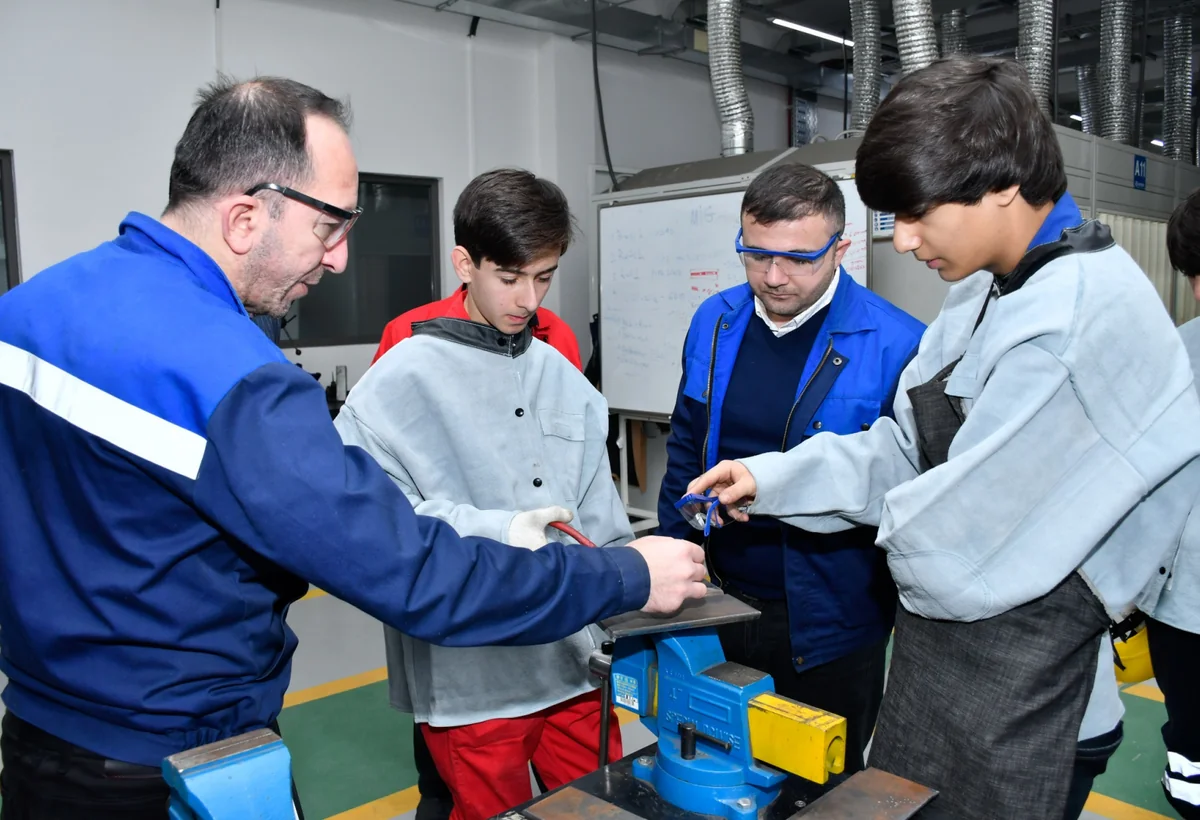 Peşə təhsili üzrə tələbə kreditləri ümumi müqavilələrin heç 1 faizi eləmir