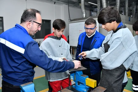 Peşə təhsili üzrə tələbə kreditləri ümumi müqavilələrin heç 1 faizi eləmir