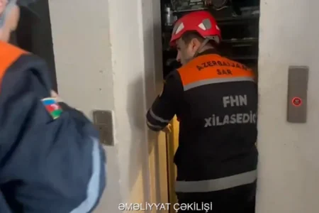 Yasamalda liftdə qalan şəxs belə xilas edildi - VİDEO