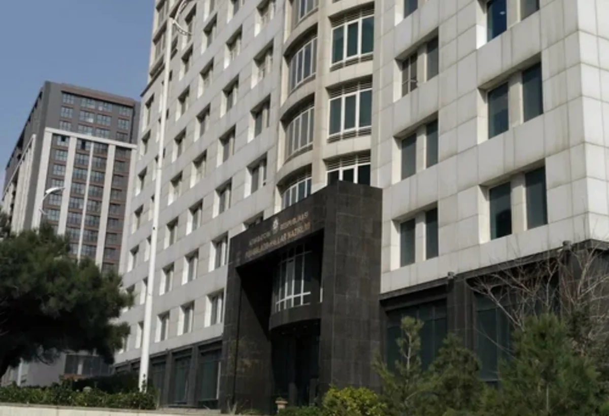 FHN-nin institutu bələdiyyə sədrinin müavinindən 70 min manatlıq mebel alır