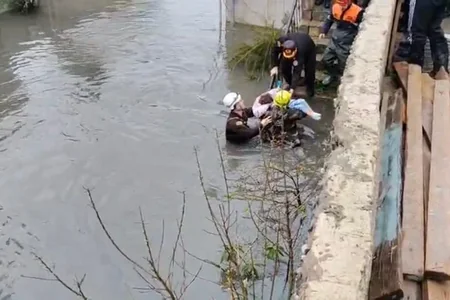 Keşlədə evləri su basdı, sakinlər təxliyyə olunur - VİDEO