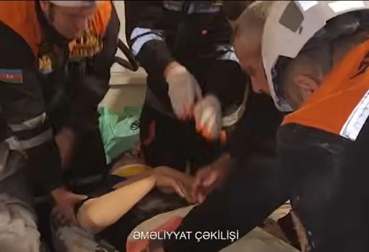 Bakıda yaşayış evi çökdü, 30 yaşlı qadın dağıntılar altında qaldı - VİDEO