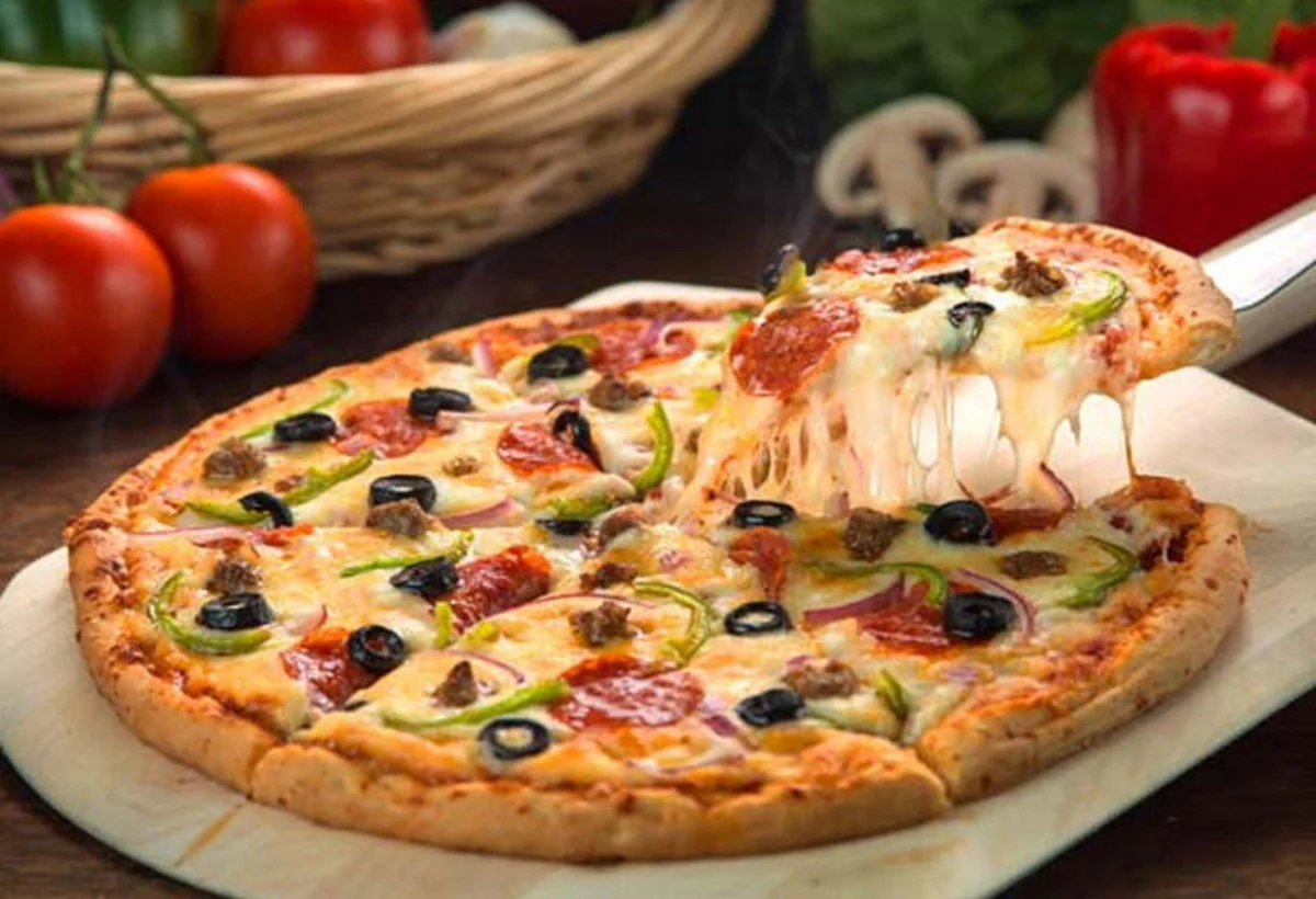 Pizza hazırlanan restoranın müştəriləri zəhərləndi, araşdırmalar başladı