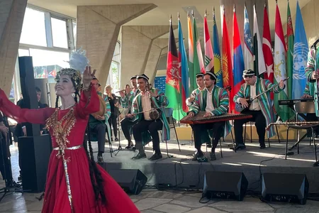 UNESCO-da Azərbaycanlı modelyerinin milli geyim kolleksiyasının defilesi keçirilib