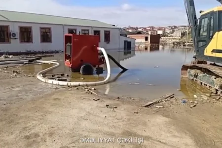 Bakının 7 rayonunda hələ də suçəkmə işləri aparilir - VİDEO