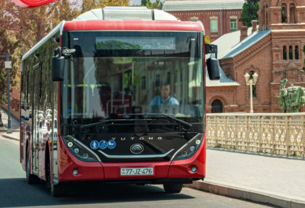 BakuBus avtobusu piyadanı vurub