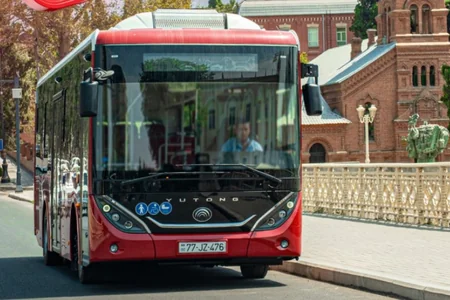 BakuBus avtobusu piyadanı vurub