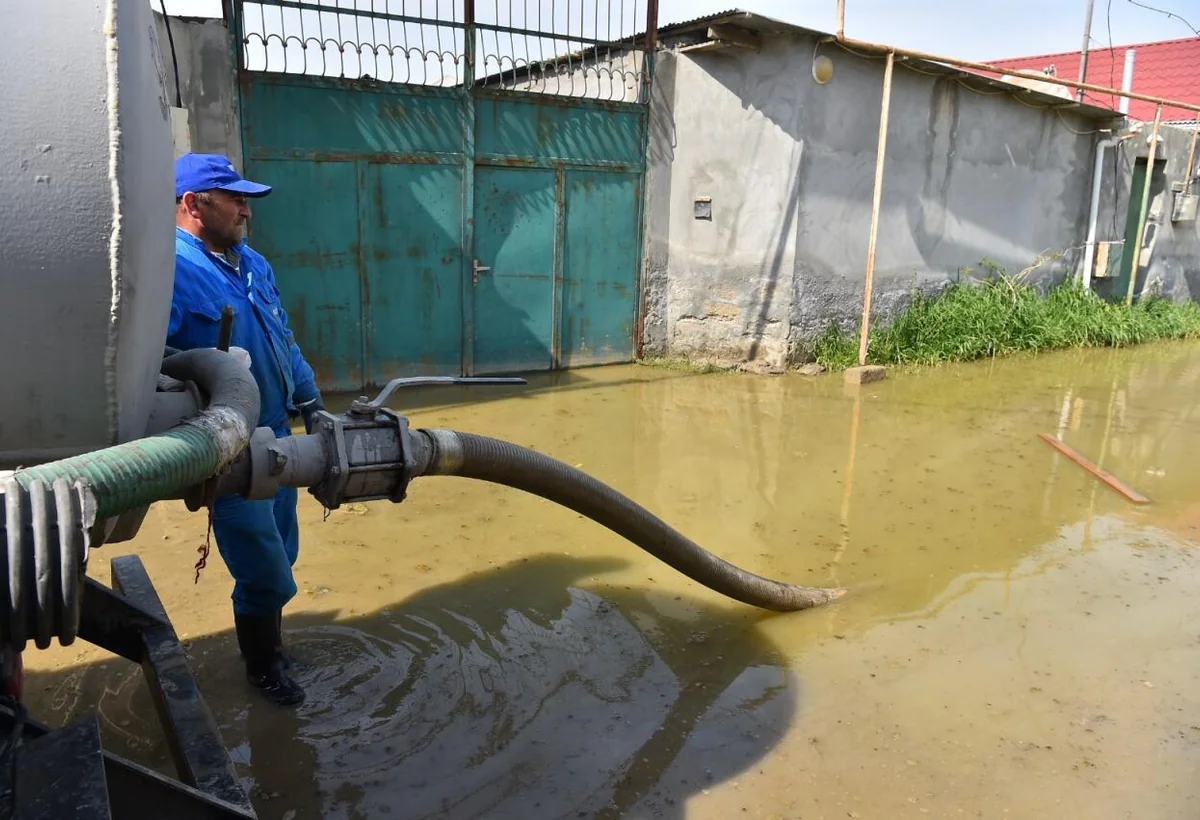 Bakının bu rayonlarında hələ də nasoslarla yağış suları çəkilir - VİDEO