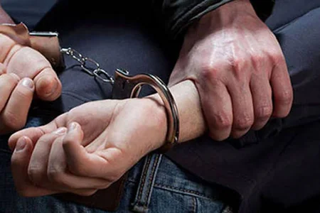 Evlərdən 10 000 manatlıq oğurluq edən saxlanıldı