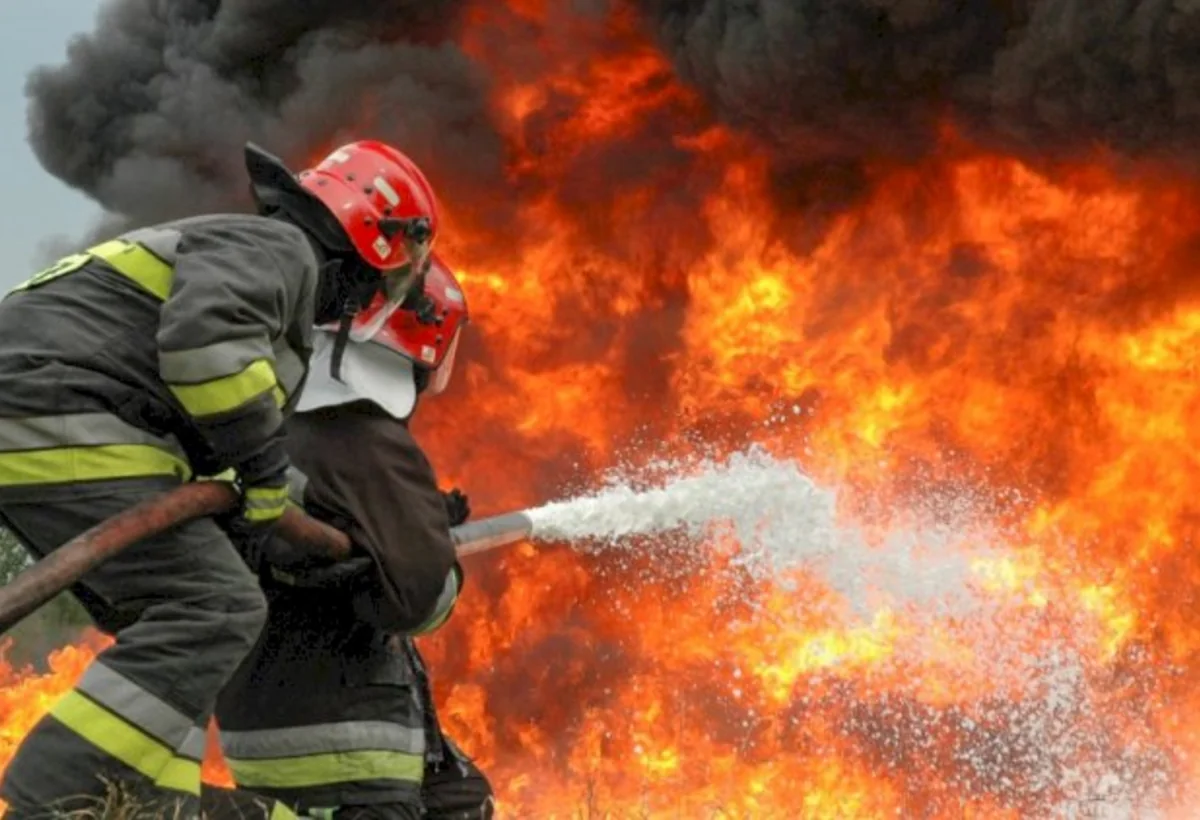 Tovuzda ev əşyaları ilə yanıb