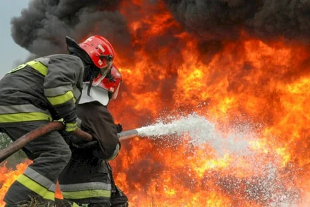 Tovuzda ev əşyaları ilə yanıb