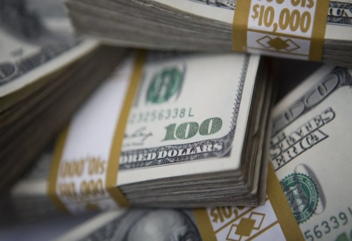 Azərbaycan martda strateji valyuta ehtiyatlarının 5,5 milyard dollarını itirib