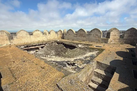 Bakıda daha bir tarixi abidə intensiv yağış sularından zədələnib