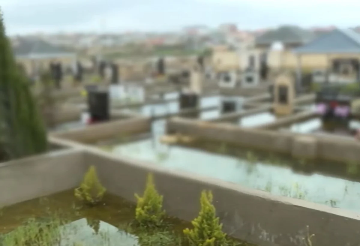 Masazırda qəbiristanlıq suyun altında - VİDEO