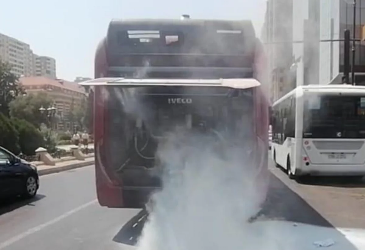 BakuBus avtobusunda YANĞIN - Sərnişinlər təxliyyə olundu