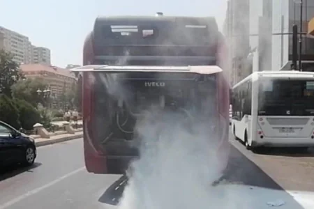BakuBus avtobusunda YANĞIN - Sərnişinlər təxliyyə olundu