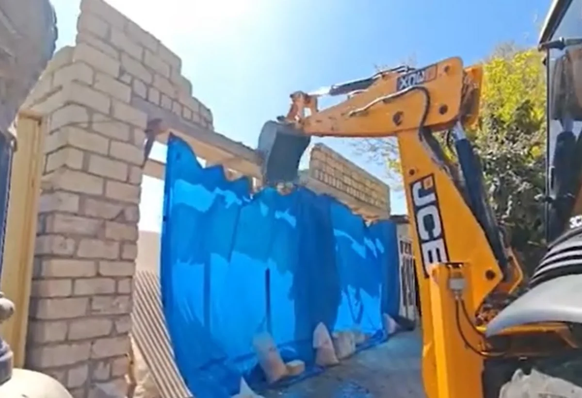 Atatürk prospektindəki tikili belə dağıdıldı - VİDEO